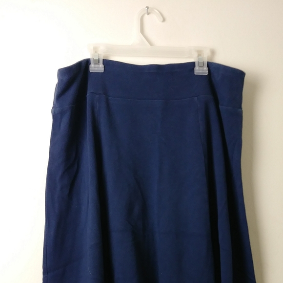 Versatile Navy Blue Skirt - Picture 2 of 3